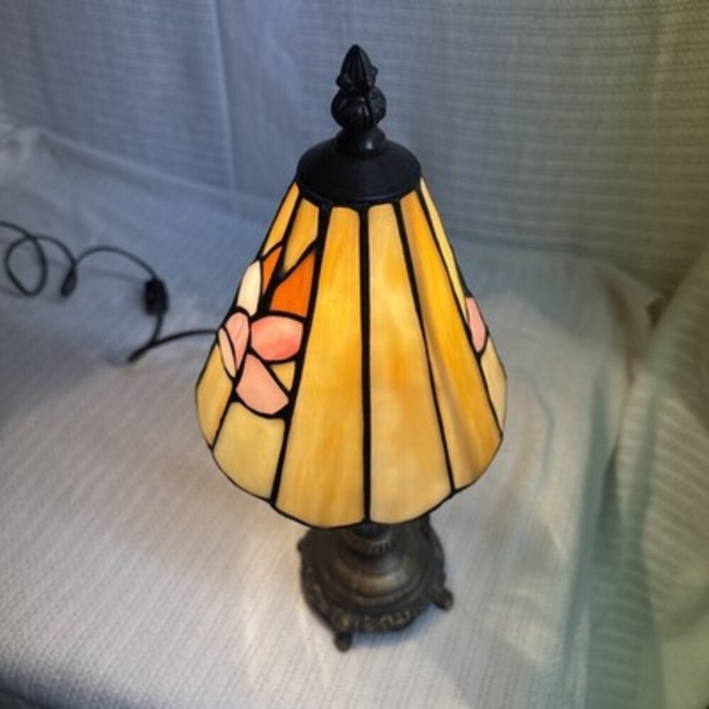 Tiffany Style Stained Glass Floral Lamp 14” Tall Art Nouveau - Picture 2 of 16